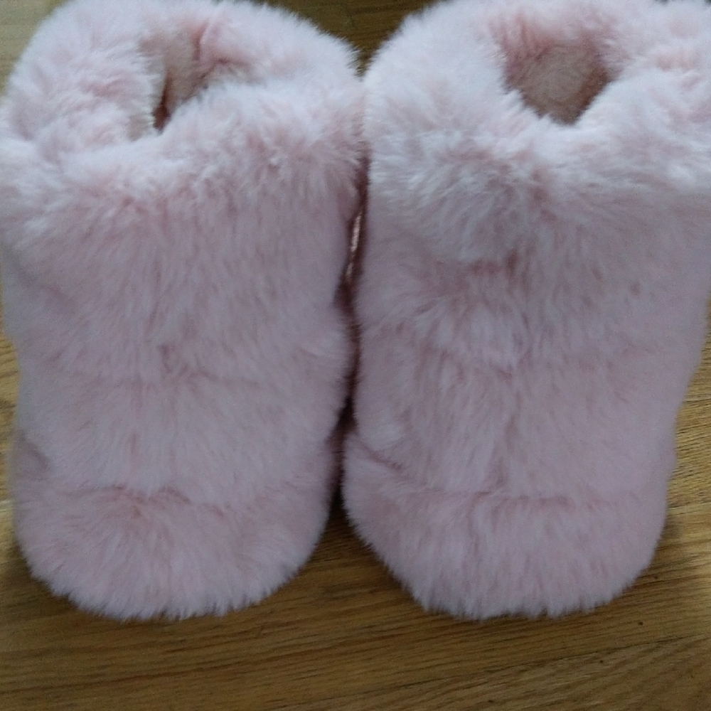 Wild Diva Plush Pink Women's Slippers - Picture 6 of 6